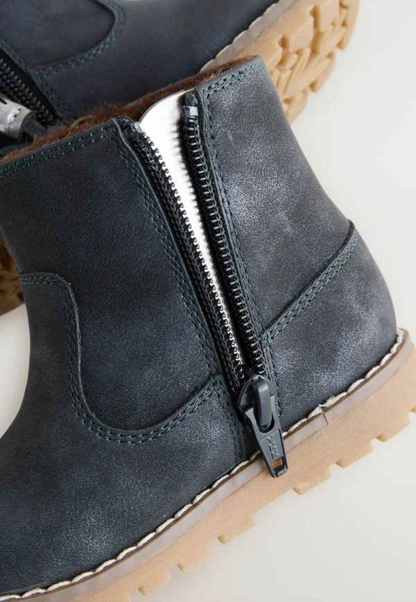 STANDARD FIT- CHELSEA ZIP TASSEL – Lauflernschuh