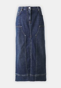 Jeansskjørt i mørk blå med en tettsittende midje, store sidelommer og rett snitt, med synlig søm og knappelukking.