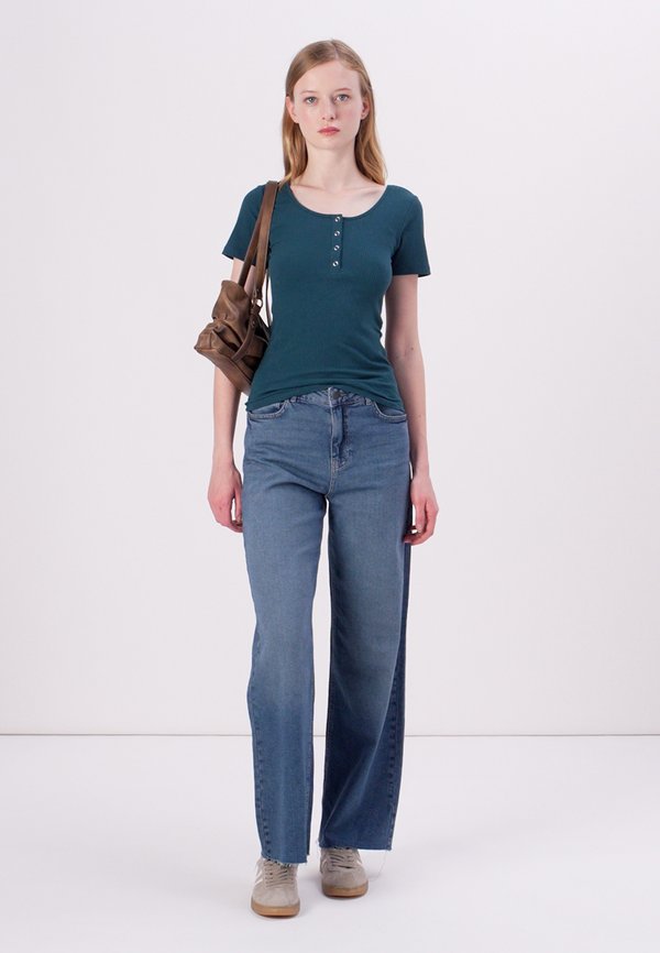 PCKITTE - Basic T-shirt - reflecting pond3