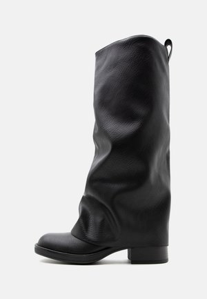 Call it Spring, AXYLLE - Ботуши - black