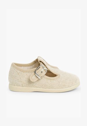 Beige Mary Jane Schuh aus Stoff mit Mesh-Design, runder Spitze, verstellbarem Riemen und silberner Schnalle. Weiche, flexible Sohle für Komfort.