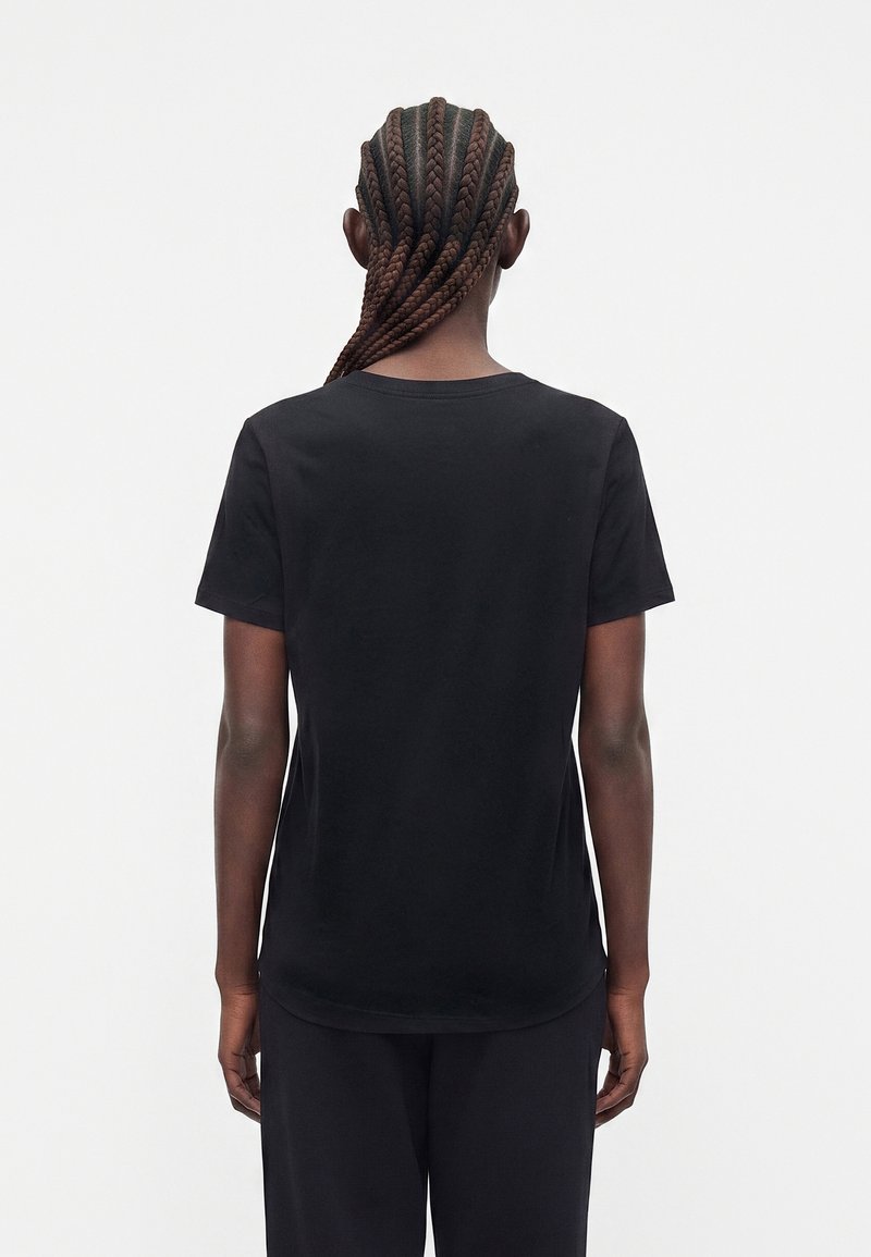 Nike Sportswear CLUB TEE - Triko s potiskem - black/white