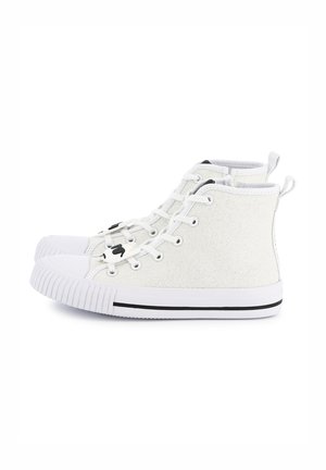 Baskets montantes en toile à paillettes blanches, avec un bout en caoutchouc et des détails en rayures noires. Dotées de lacets blancs et de languettes de talon à boucle.