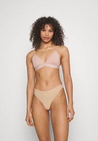 Calvin Klein Underwear - THONG 5 PACK - Tange - naturals Minijatura 1