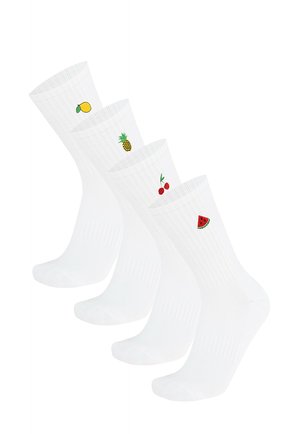 Vier weiße Socken mit gerippter Struktur, jeweils mit einer kleinen bestickten Frucht: Zitrone, Ananas, Kirschen und eine Wassermelonenscheibe.