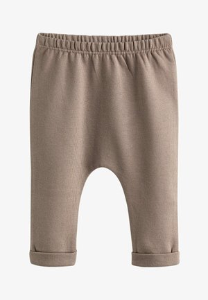 Pantalones de algodón marrón con cintura elástica, puños enrollados y un corte relajado. Textura suave con un diseño sencillo.