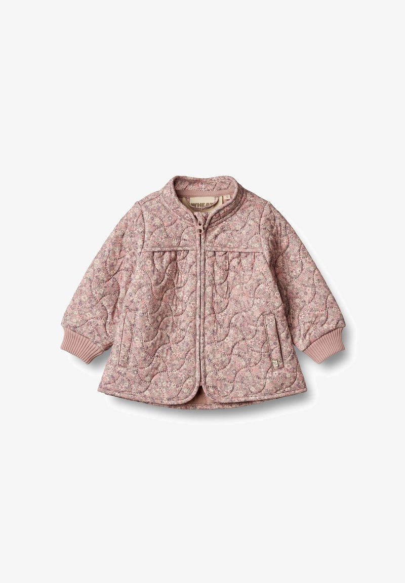 Veste rose matelassée avec un col rond, fermeture éclair à l'avant, poignets côtelés et deux poches latérales. Présente un motif texturé floral.