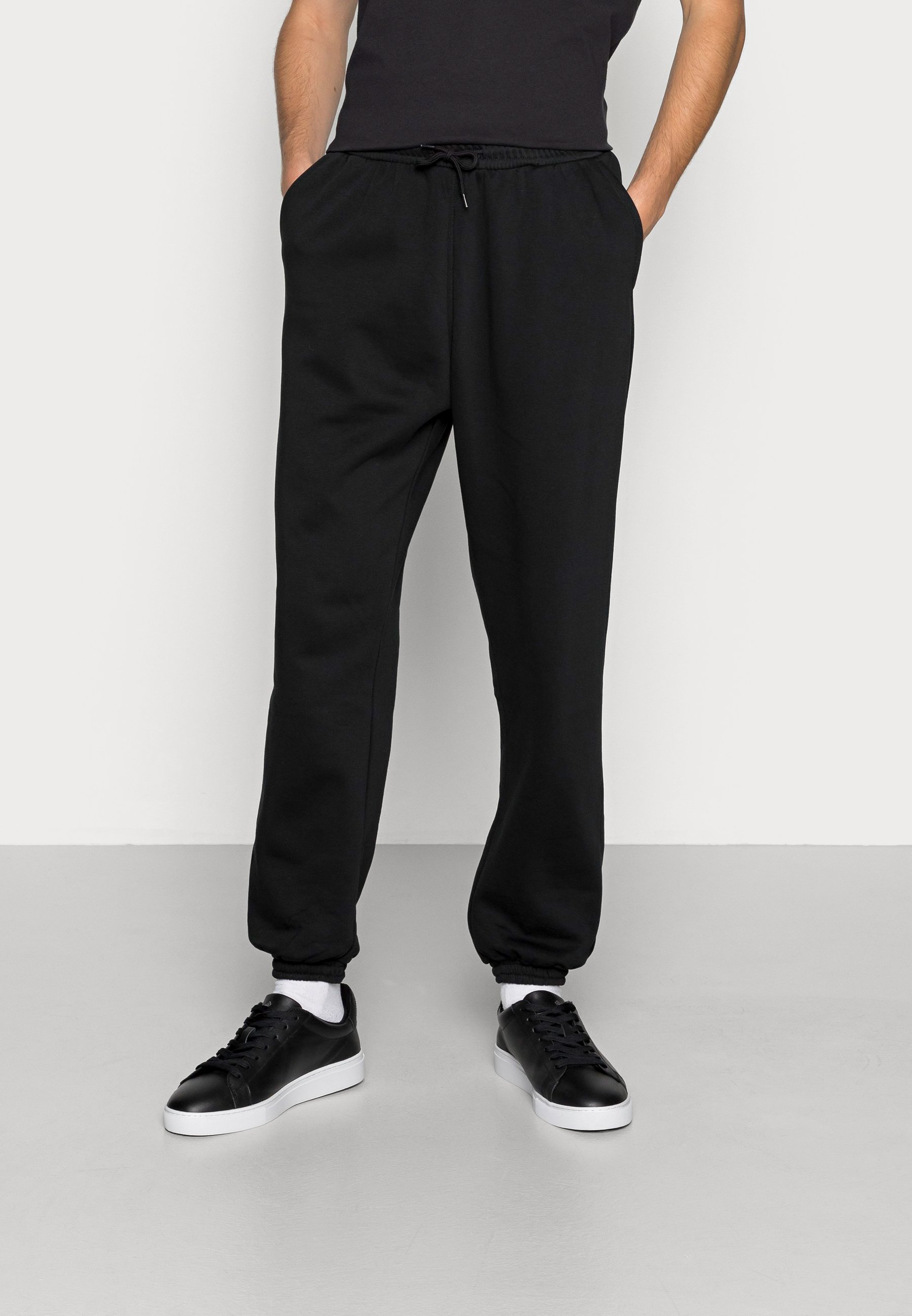 Weekday SEBBE NARROW - Pantalones deportivos - black/negro - Zalando.es