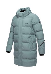 Šviesiai mėlynas pūkuotas žiemos paltas su aukštu apykakle, šoniniais kišenėmis ir užtrauktuku ant rankovės kišenės, su „STN HRBR“ logotipu krūtinėje.