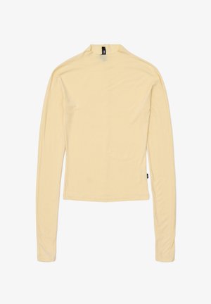 Camicia a maniche lunghe in tessuto giallo chiaro con collo alto. Texture liscia, silhouette aderente e un'etichetta del marchio discreta sul lato.