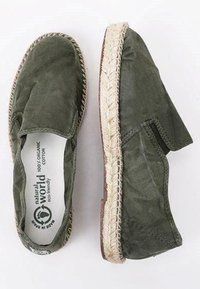 Natural World Alpargatas - green