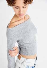 Weekday LOLO OFF SHOULDER - Pulover - grey melange