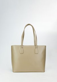 Beżowa torba typu tote z gładkiego materiału syntetycznego, prostokątny kształt, podwójne uchwyty i przeszywane akcenty na krawędziach.