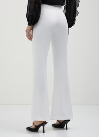 Calliope ZAMPA TINTA UNITA - Pantaloni - bianco