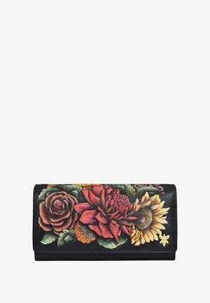 Schwarze Ledergeldbörse mit lebhaften floralen Mustern in Rot-, Gelb- und Orangetönen. Bemerkenswerte Details sind strukturierte Blütenblätter und ein goldener Akzent.