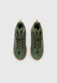 Viking AKKAR MID UNISEX - Sapatilhas de cano alto - green