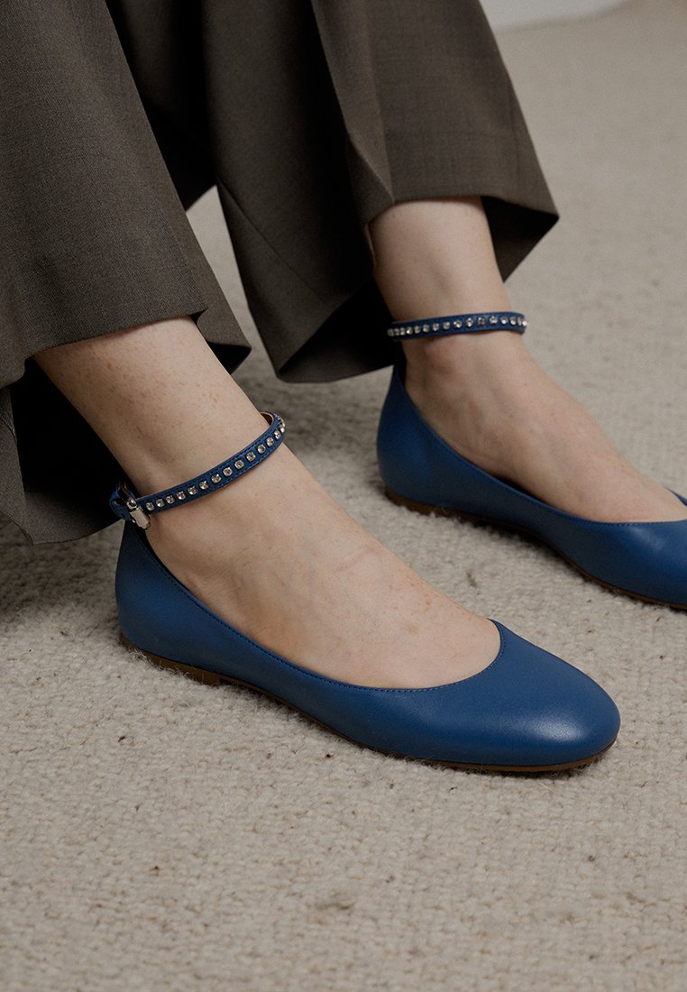 See by Chloé Ballerina’s met enkelbandjes blauw See by Chloé Ballerina’s met enkelbandjes blauw