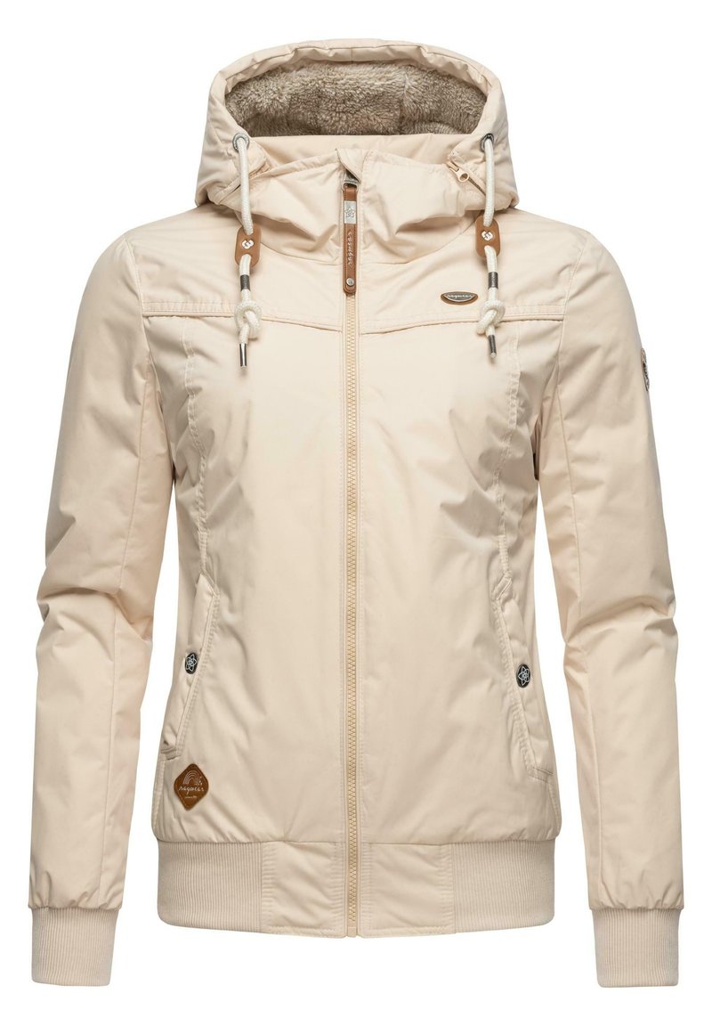 Veste à capuche beige avec fermeture éclair sur le devant, capuche ajustable avec cordon, poches latérales, poignets et ourlet côtelés, et doublure en polaire à l'intérieur de la capuche.