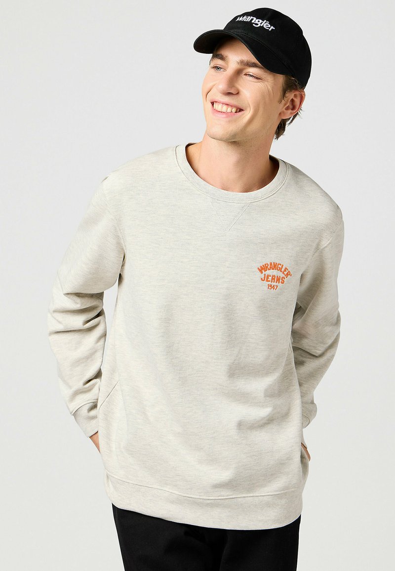 Cappellino Da Baseball Wrangler Logo Unisex-Adulto - Berretto In 100% Cotone Twill Con Visiera Curva E Chiusura Regolabile, Casual E Comodo Per Tutti I Giorni