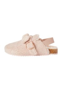 Ružové kordurové slip-on topánky s mäkkou umelou kožušinou, nastaviteľný pásik s ružovo zlatým kovovým doplnkom a textúrovanou podrážkou.