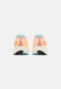 New Balance FRESH FOAM 680 - Chaussures de running sur route - orange