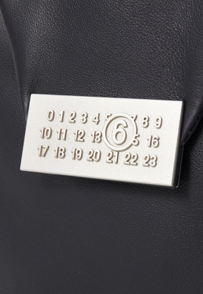 MM6 Maison Margiela NUMERIC BAG SMALL - Mala a tiracolo - black