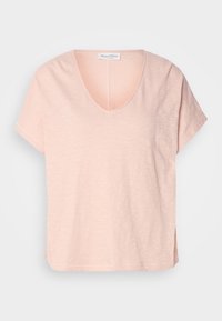 T-shirt rose clair à manches courtes, col en V, ourlet droit, coupe décontractée, étiquette de la marque Marc O'Polo à l'intérieur de l'encolure.