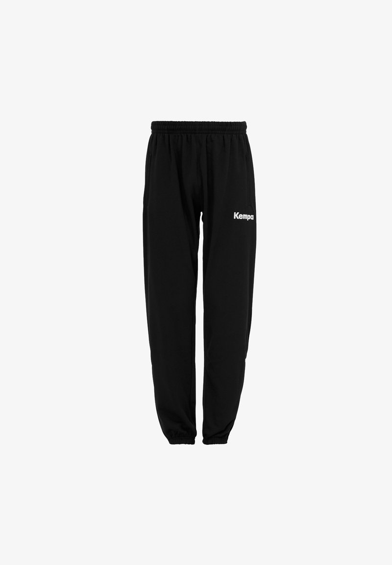 Zwarte sportbroek met een elastische tailleband, taps toelopende benen en manchetankels; voorzien van een wit "Kempa" logo aan de rechterzijde.