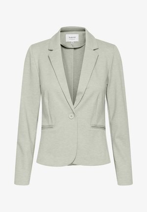 Blazer grigio chiaro realizzato in tessuto morbido, con revers a punta, chiusura a un bottone e due tasche frontali. Superficie texturizzata, design aderente.
