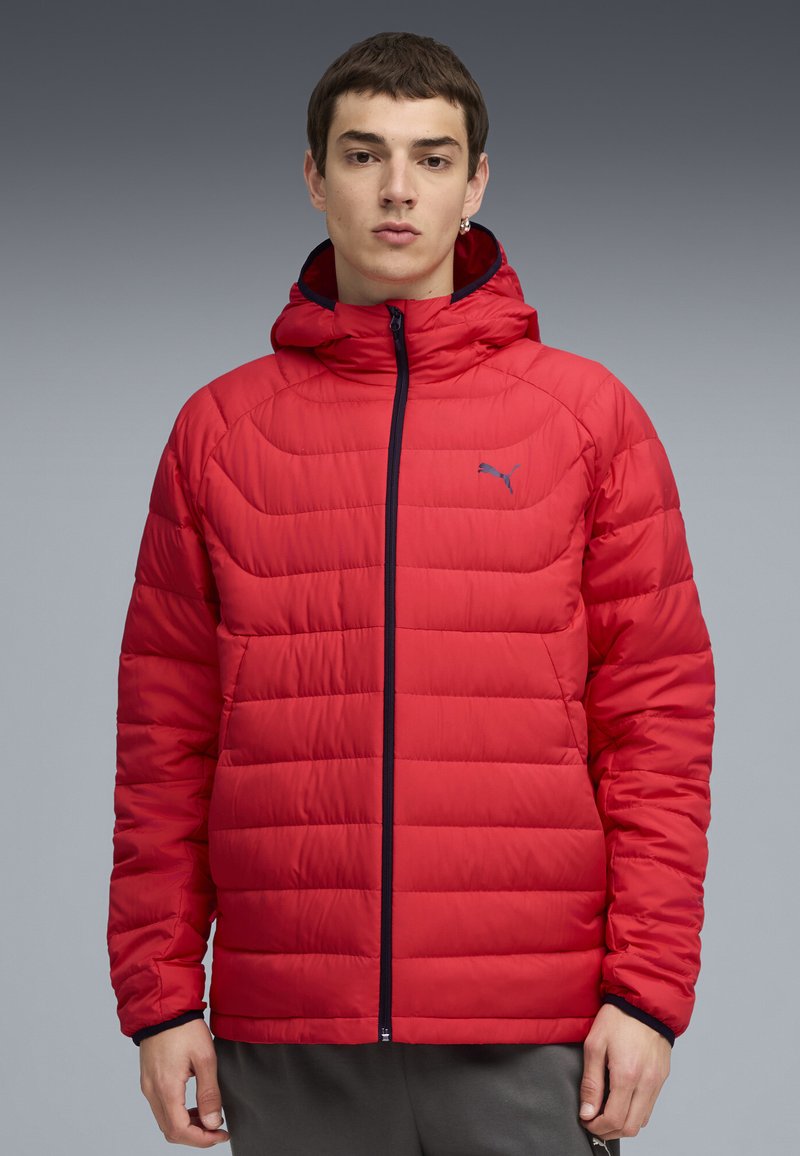 Puma MIT KAPUZE - Bunda z prachového peří - for all time red