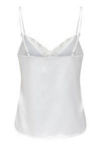 Camisole en satin blanc avec bretelles fines réglables et bordure en dentelle le long du décolleté en V, présentée sur fond uni.