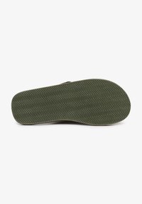 Suela de zapato de goma verde con un patrón en zigzag, presenta una puntera redondeada y una base plana para mayor estabilidad.