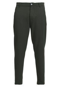 Pantalon vert foncé, coupe ajustée, avec devant plat, fermeture éclair et une boutonnière unique. Tissu lisse avec poches latérales et jambes fuselées.