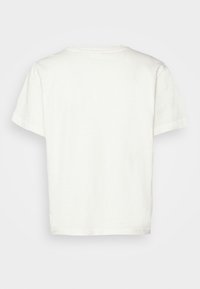 Kortærmet t-shirt med rund hals i lys beige bomuld med en afslappet pasform og glat tekstur. Ingen synlige grafikker eller dekorationer.