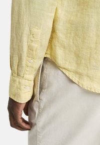 GANT REG DYED  - Camicia - dusty light yellow