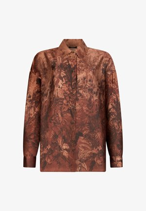 Camicia a maniche lunghe con bottoni e colletto appuntito, caratterizzata da un dettaglio motivo fogliame tropicale e piante marrone su tutta la superficie.