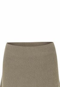 Fustă tricotată cu nervuri verde măsliniu, talie medie, textură netedă, croială ajustată, cu o ușoară elasticitate pentru confort.