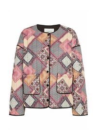 Quiltet jakke med et multifarvet lapdesign med geometriske og blomsteragtige mønstre, sorte kanter og to frontlommer.