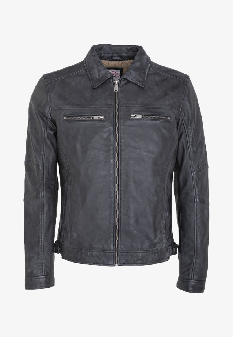 Černá kožená bunda s límečkem, dvěma zipovými kapsami na hrudi a bočními kapsami. Měkká textura s prošíváním.
