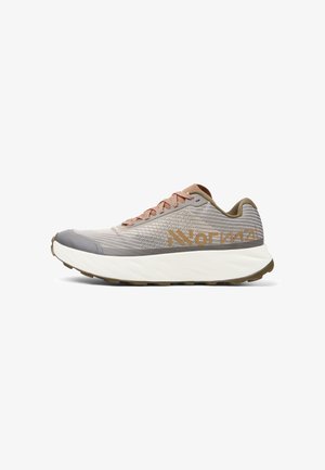 NNormal, KJERAG 2.0 UNISEX - Laufschuh Trail - braun orange