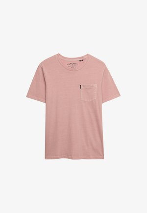 Weiches rosa T-Shirt mit kurzen Ärmeln und Rundhalsausschnitt, mit einer kleinen Brusttasche und einem dezenten Superdry-Logo am Taschenrand.