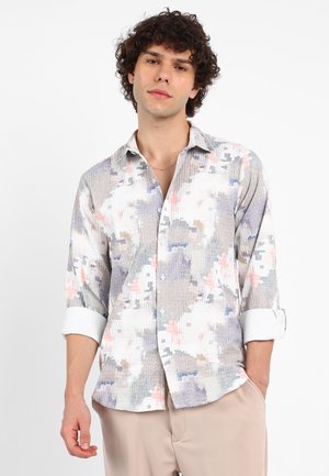 Camicia a maniche lunghe con bottoni in tessuto leggero, caratterizzata da un motivo astratto multicolore nelle tonalità di grigio, rosa e blu.