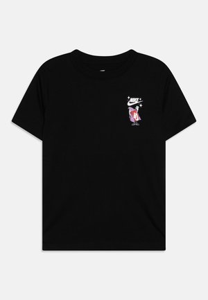 Schwarzes Baumwoll-T-Shirt mit kurzen Ärmeln, versehen mit einem farbenfrohen Grafikdesign und Logodruck auf der linken Brustseite.