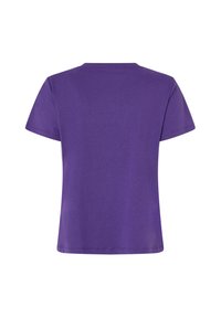 Ljubičasta majica kratkih rukava s okruglim izrezom i glatkom teksturom, u jednostavnoj jednobojnoj varijanti bez uzoraka ili ukrasa.