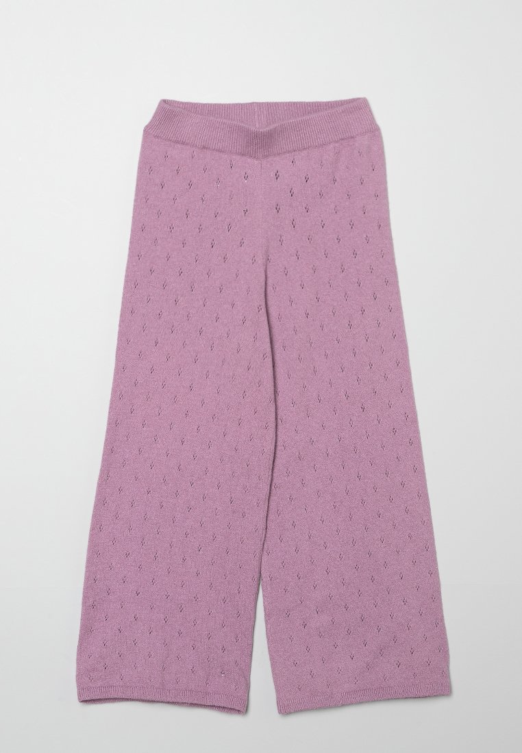 Pantaloni ampi in maglia viola con motivo testurizzato e vita a coste. Il tessuto è morbido con dettagli sottili in tutto il capo.