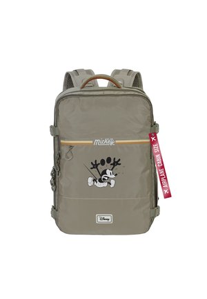 Grauer Nylon-Rucksack mit einem Cartoon-Design von Mickey Mouse, einer vorderen Reißverschlusstasche, verstellbaren Trägern und einem roten "Kabinengröße"-Schild.