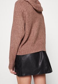 Vero Moda Kapuzenpullover - brown
