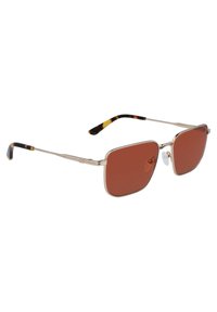Occhiali da sole con lenti quadrate marroni, montatura in metallo dorato e punte delle aste in tartaruga. Presentano cuscinetti per il naso e un design sottile ed elegante.