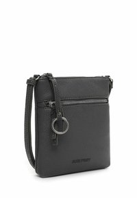 Borsa a tracolla in pelle grigia con finitura testurizzata, tasca con zip, tracolla regolabile e dettaglio in metallo circolare. Contrassegnata con il logo.