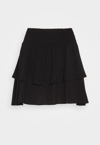 Černá mini sukně se širokým elastickým pasem a měkkou, splývavou tkaninou na čistém bílém pozadí.